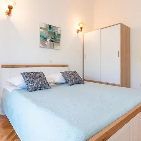 2 Bedroom Beautiful In * Peracko Blato