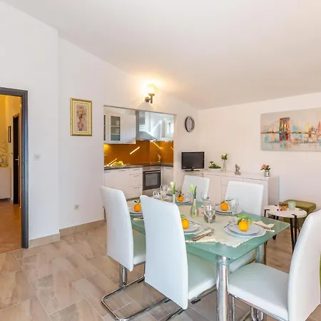 2 Bedroom Beautiful In Daire