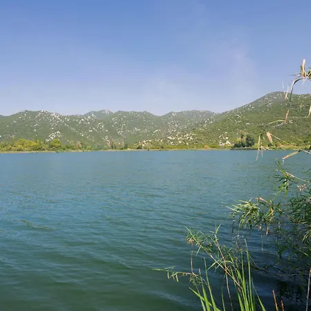 2 Bedroom Beautiful In * Peracko Blato